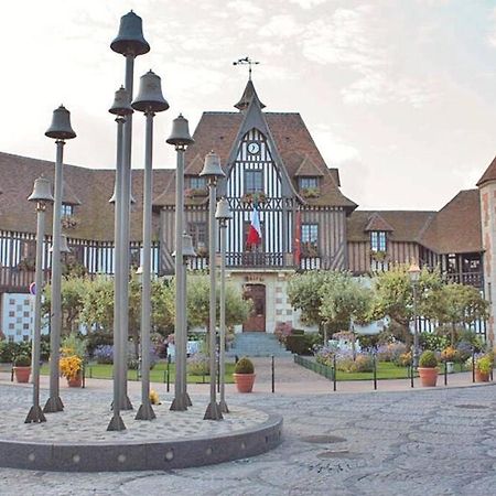 Le Cyrano, Deauville - App. T2 Proche De La Mer Esterno foto
