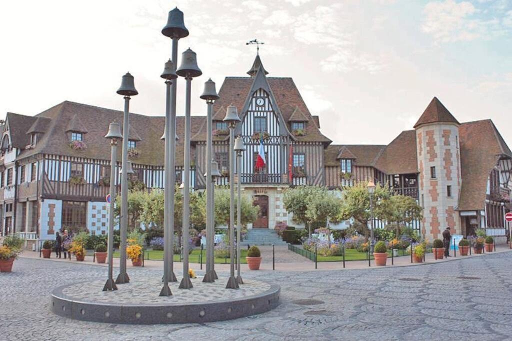 Le Cyrano, Deauville - App. T2 Proche De La Mer Esterno foto