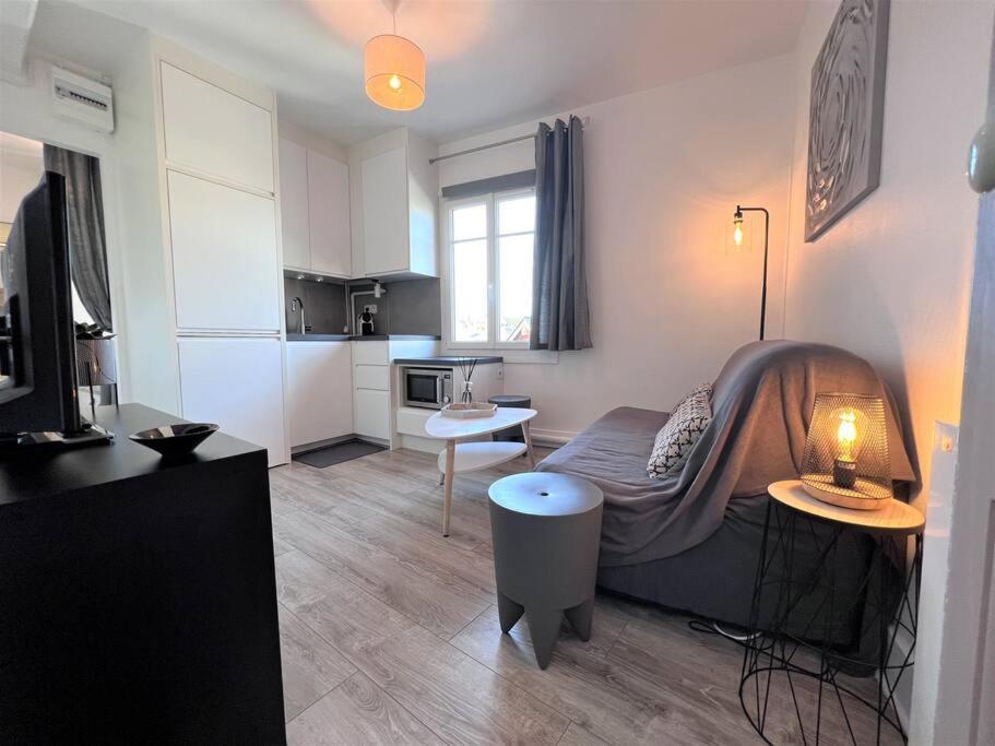 Le Cyrano, Deauville - App. T2 Proche De La Mer Esterno foto